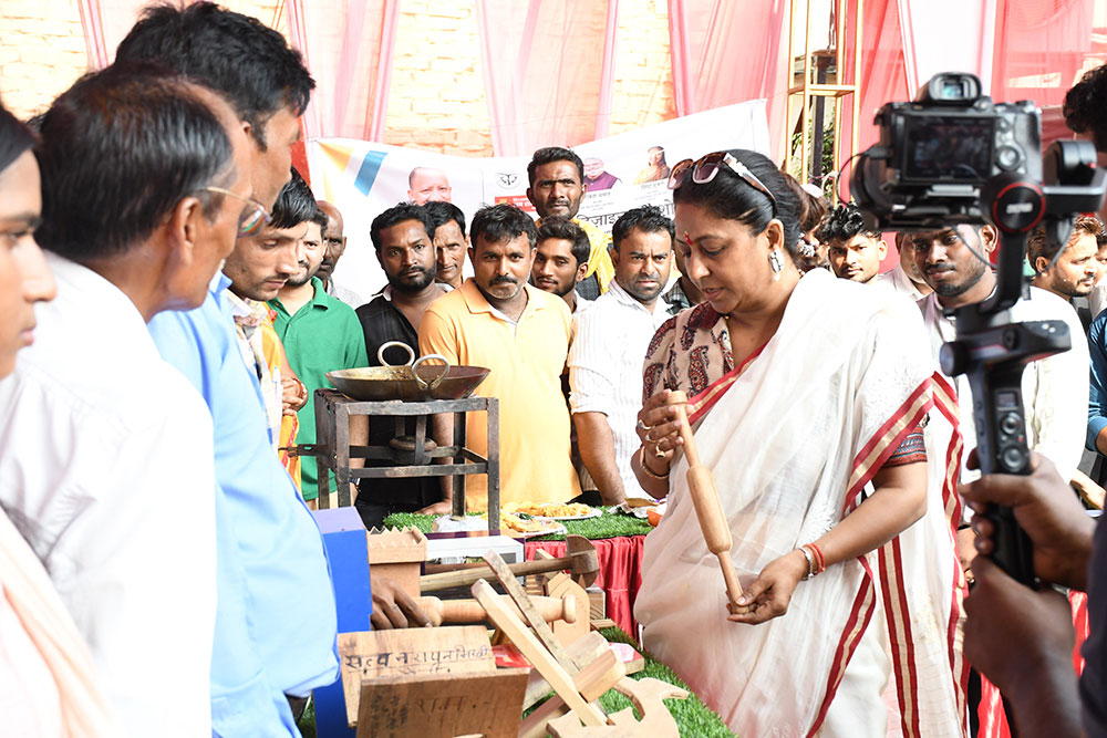 Distribution of toolkits and certificates to 850 artisans.