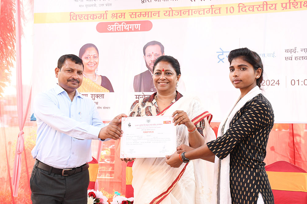 Create sustainable opportunities for skilled craftspeople across Uttar Pradesh.