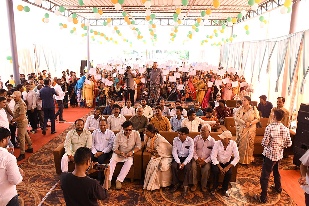 Shri Suresh Kumar Khanna and Shri Ravi Kishan Ji’s participation underscored the program’s importance.