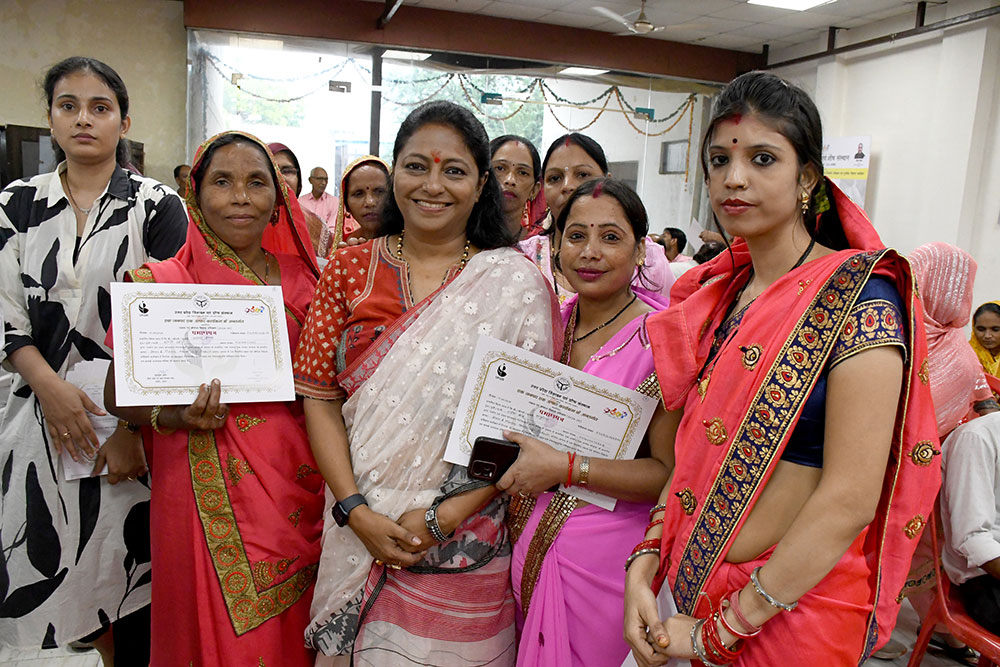 A group of women, with honorable Kshirpa Shukla holding certificates, at the celebration of the ODOP at Agra. 