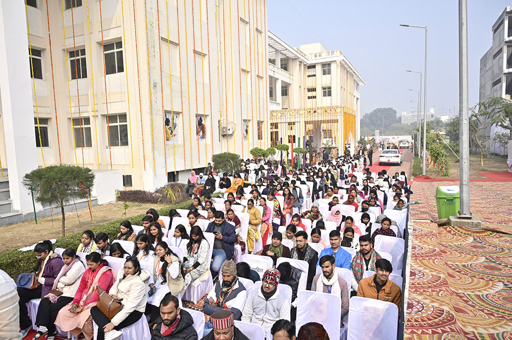 Focus on Skill Development: Emphasizing the institute’s role in nurturing the next generation of designers and artisans.