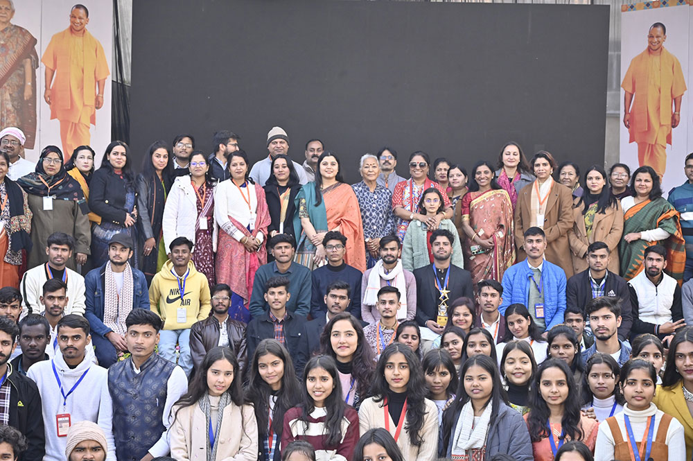 The ceremony was further enriched by the presence of Mr. Rakesh Sachan, Honorable Minister for Khadi and Villages Industries of Uttar Pradesh, as the Special Guest, and Mrs. Shipra Shukla, Honorable President of UPIDR. 